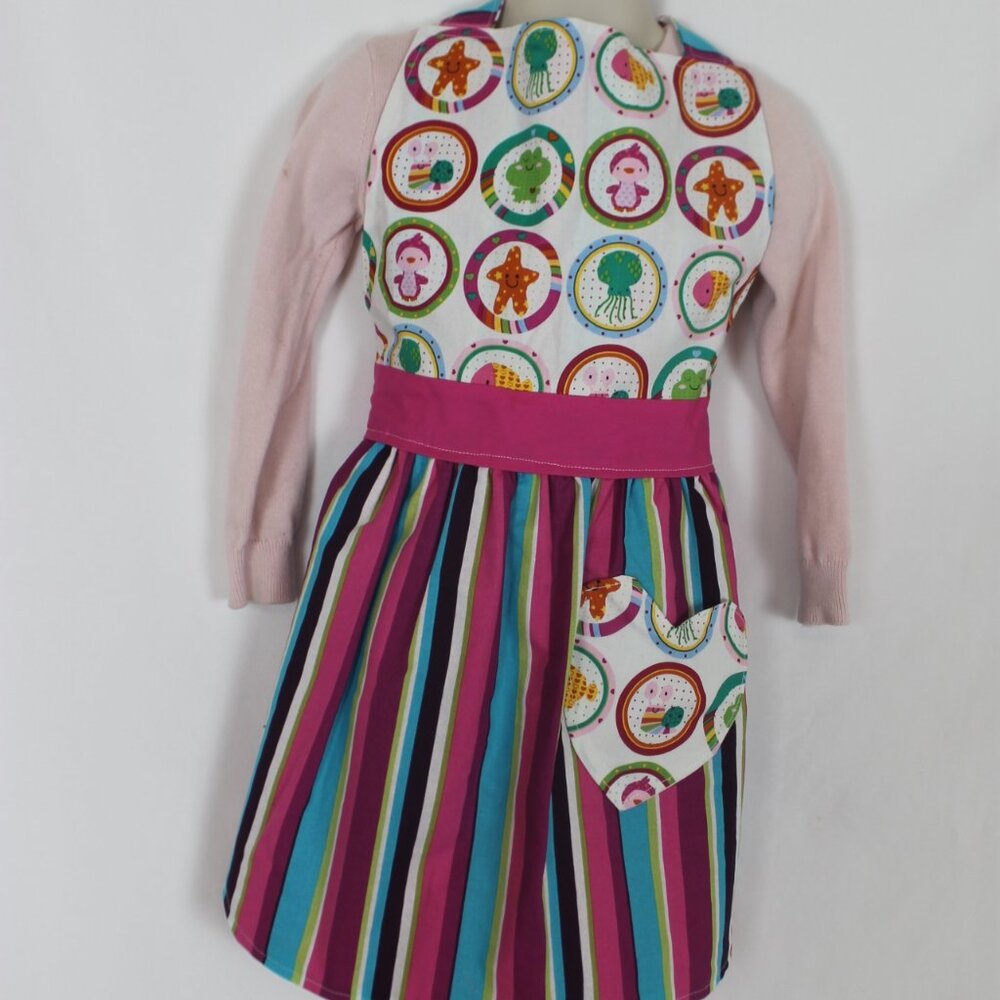 Novelty Print Apron Children Pink, Blue & White Reversible Full Gathered Size 3- - Picture 8 of 9
